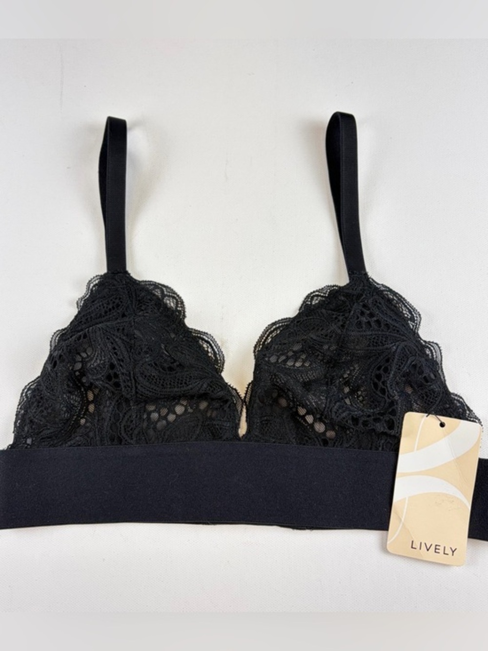 NWT LIVELY JET BLACK LACE BRALETTE WIRELESS BRA SIZE SMALL